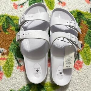 New with tags shade and shore sandals